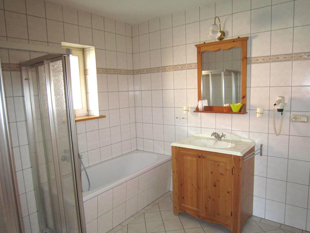 Ferienappartments Kirchhof Sallmannshausen Exteriör bild